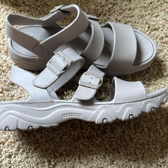 Skechers |  Luxe Foam D'lites 2.0 Beach Sandals Women's Taupe | 11 - Picture 7 of 9